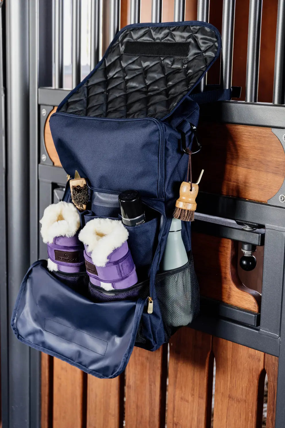 Kentucky Stable Bag | Black or Navy