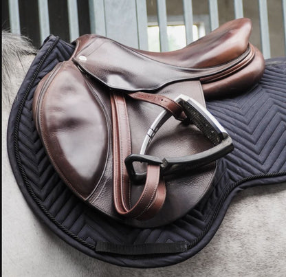 L'Evoine Jump Saddle Pad | Choose Black or Grey