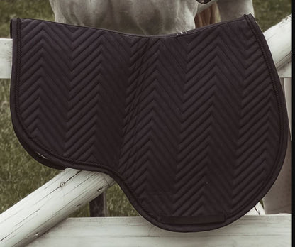 L'Evoine Jump Saddle Pad | Choose Black or Grey